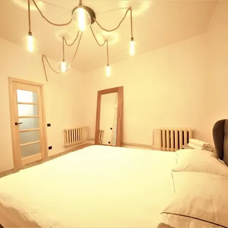 3 Bedrooms Oldtown With Balcony Quiet Area Lejlighed Riga