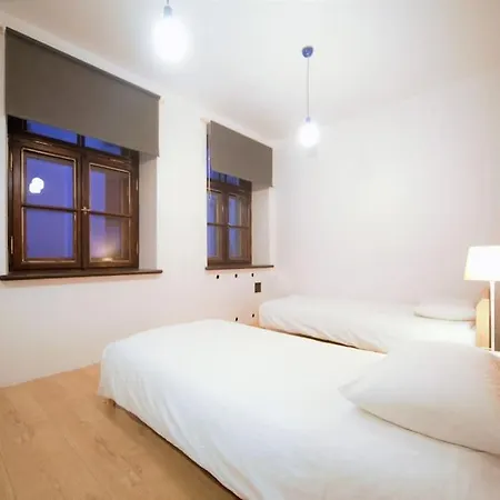 3 Bedrooms Oldtown With Balcony Quiet Area Riga