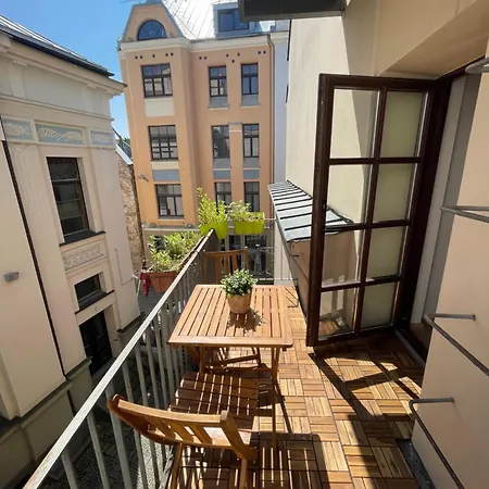 Apartman 3 Bedrooms Oldtown With Balcony Quiet Area *