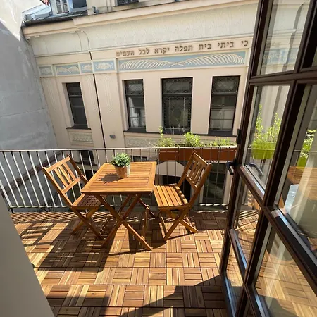 3 Bedrooms Oldtown With Balcony Quiet Area Lejlighed Riga