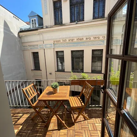 3 Bedrooms Oldtown With Balcony Quiet Area ריגה