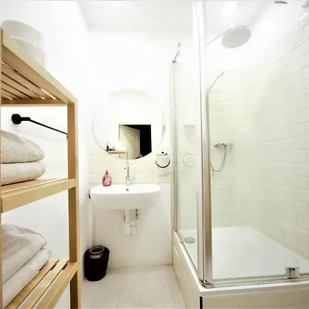 3 Bedrooms Oldtown With Balcony Quiet Area * Riga